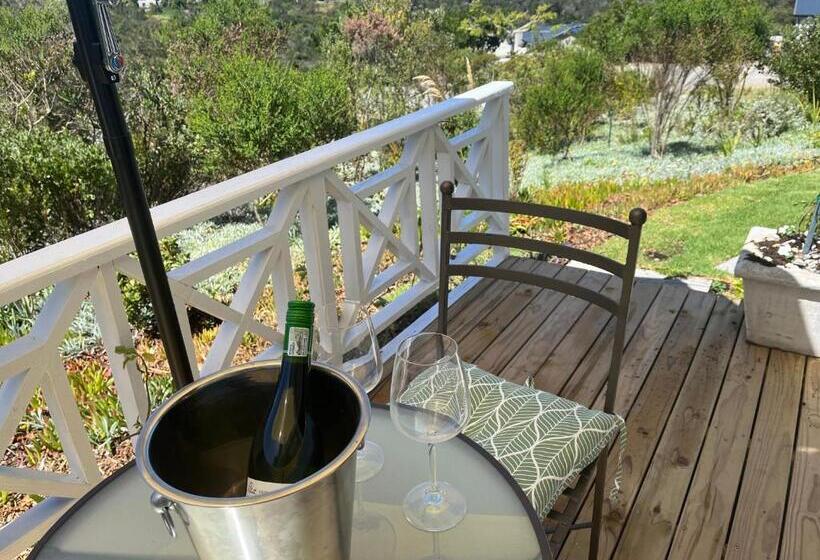 פנסיון The Lily Suite