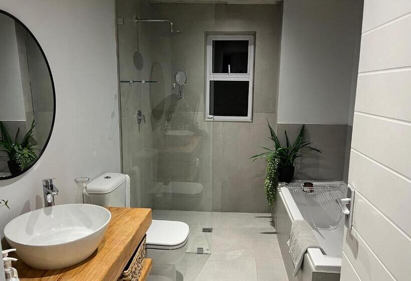 פנסיון The Lily Suite