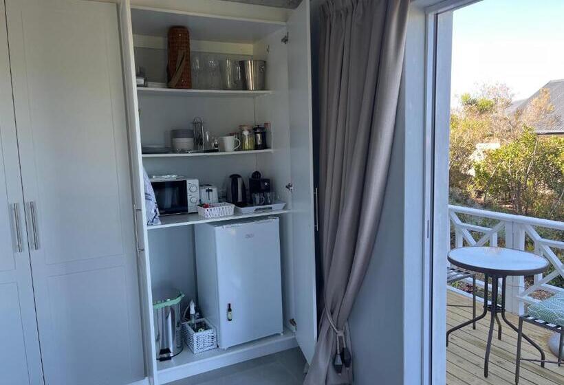 פנסיון The Lily Suite