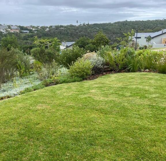 פנסיון The Lily Suite