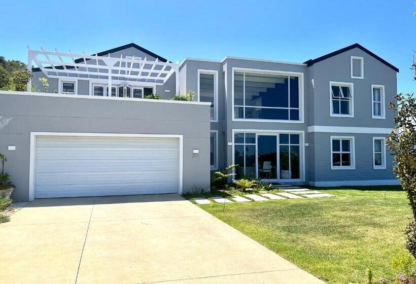 פנסיון The Lily Suite