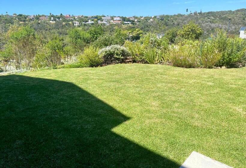 פנסיון The Lily Suite