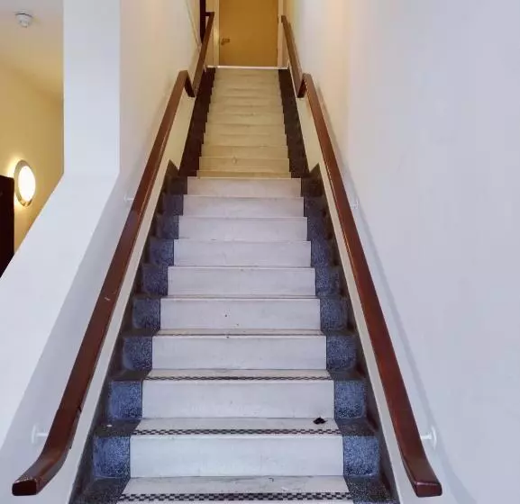 Botanic Avenue Hostel Less Than A Mile From The City Centre