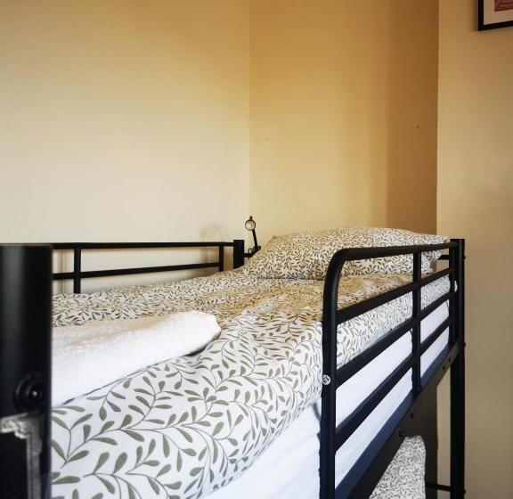 Botanic Avenue Hostel Less Than A Mile From The City Centre