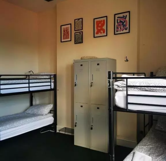 Botanic Avenue Hostel Less Than A Mile From The City Centre