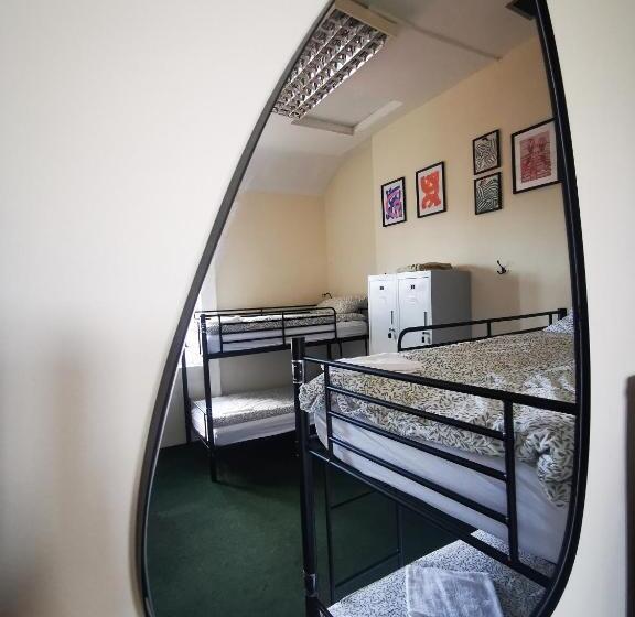 Botanic Avenue Hostel Less Than A Mile From The City Centre