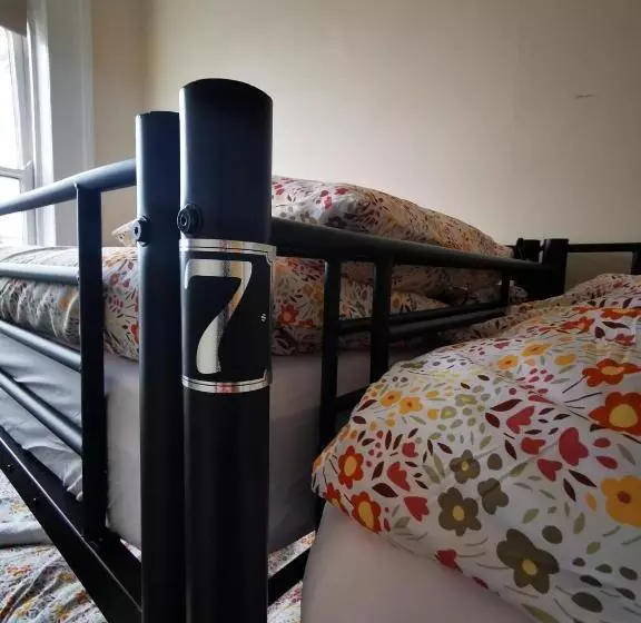 Botanic Avenue Hostel Less Than A Mile From The City Centre