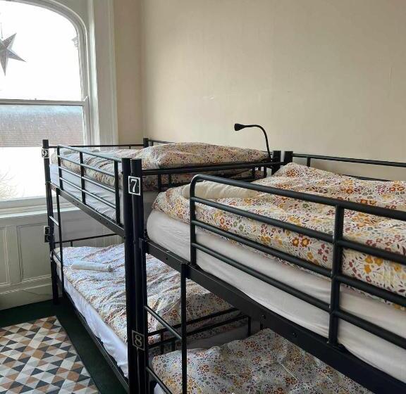 Botanic Avenue Hostel Less Than A Mile From The City Centre