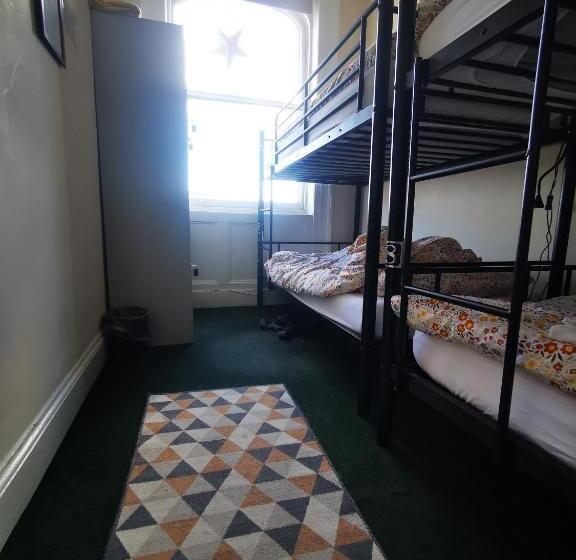 Botanic Avenue Hostel Less Than A Mile From The City Centre