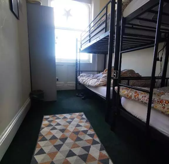 Botanic Avenue Hostel Less Than A Mile From The City Centre