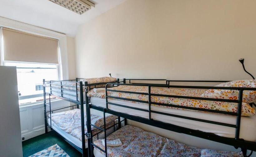 Botanic Avenue Hostel Less Than A Mile From The City Centre