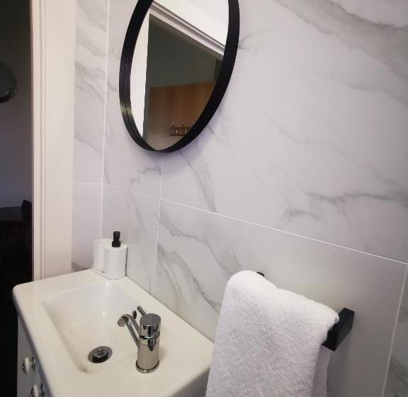 Botanic Avenue Hostel Less Than A Mile From The City Centre