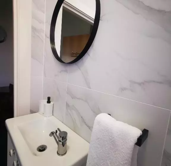 Botanic Avenue Hostel Less Than A Mile From The City Centre