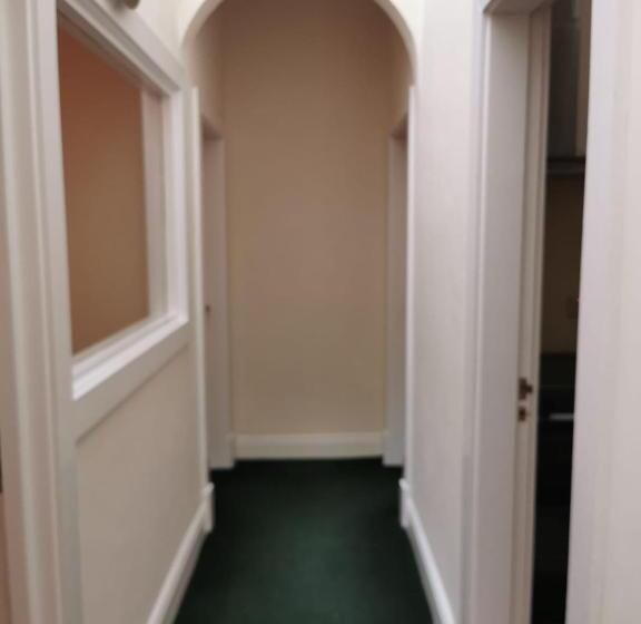 Botanic Avenue Hostel Less Than A Mile From The City Centre