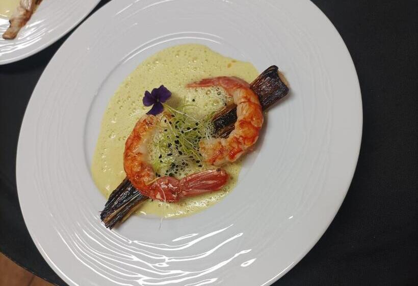 Отель Auberge De Mourjou