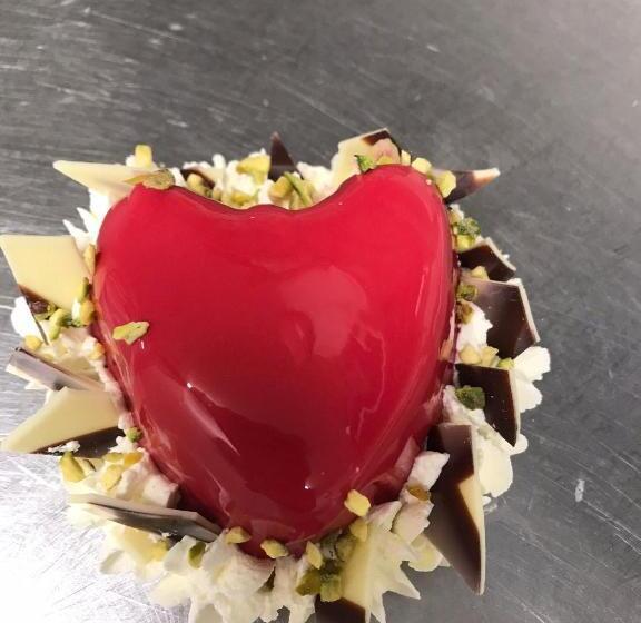 Отель Auberge De Mourjou