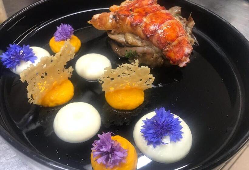 Отель Auberge De Mourjou