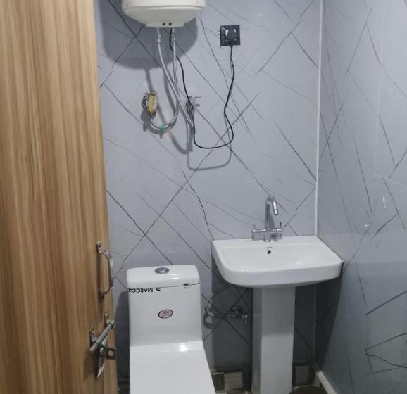 ホテル Neilkanthdhanaulti