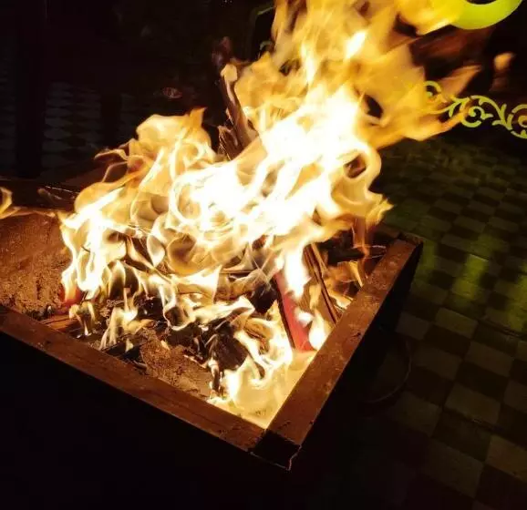 Hotelli Neilkanthdhanaulti