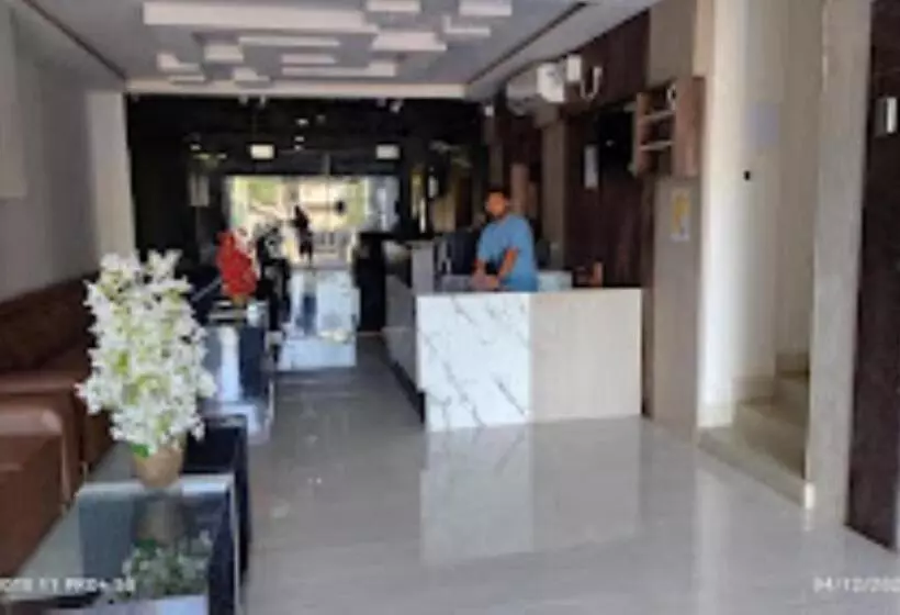 ホテル Raj Telgaram