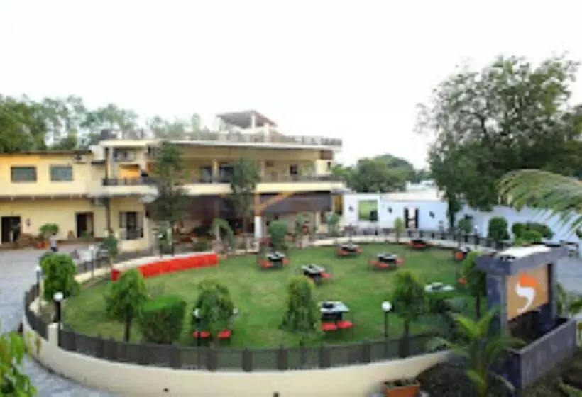 ホテル Saroj Sagar Madhya Pradesh