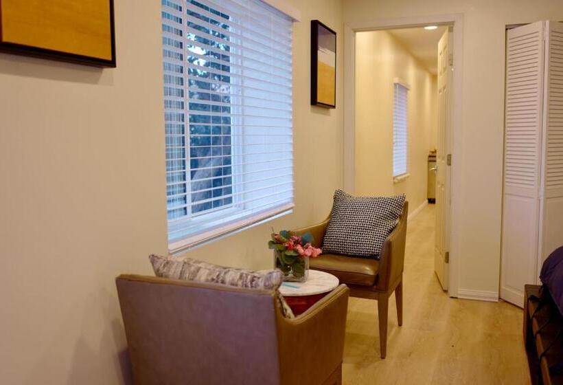 پانسیون Hollywood Hills Haven Guest House