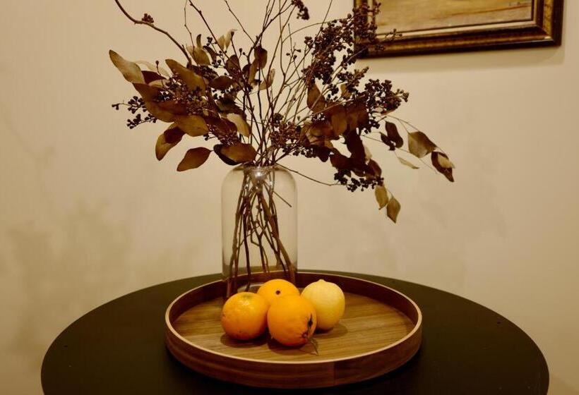 پانسیون Hollywood Hills Haven Guest House