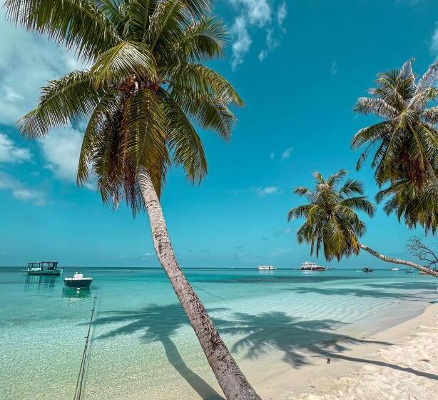 پانسیون Infinite Lagoon