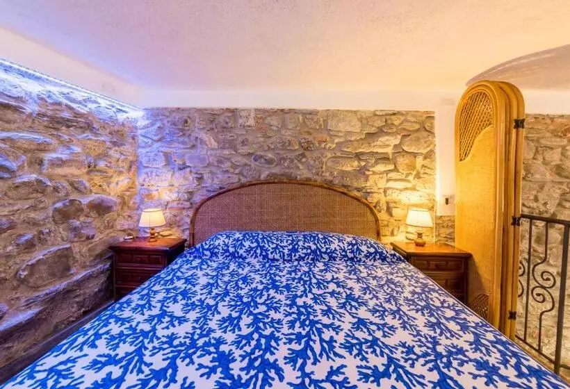 پانسیون The Vernazza Main Plaza   Rooms & Suites