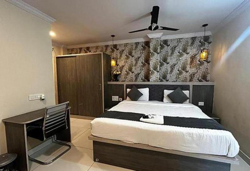 Super Collection O Hotel Blue Petals