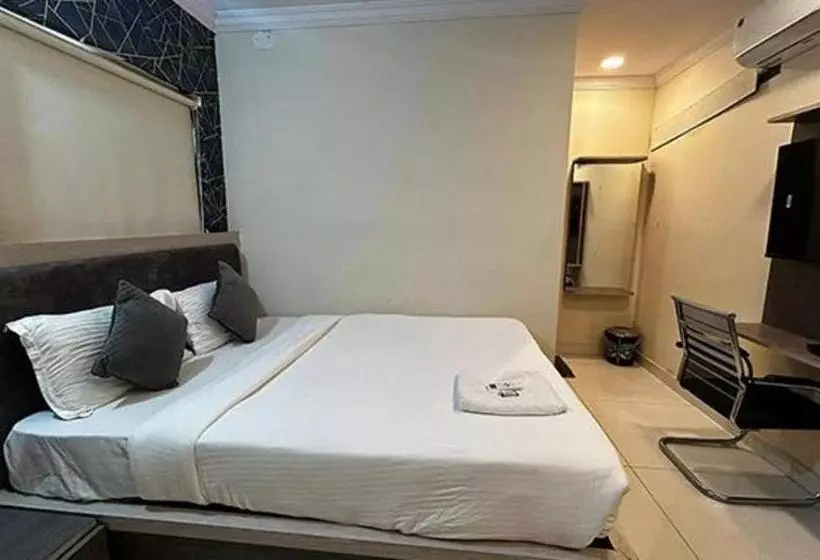 Super Collection O Hotel Blue Petals