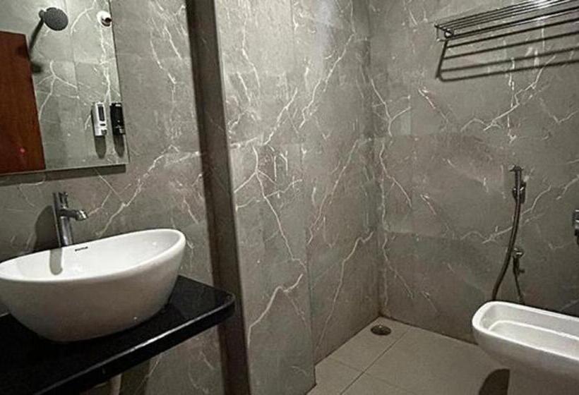 Super Collection O Hotel Blue Petals