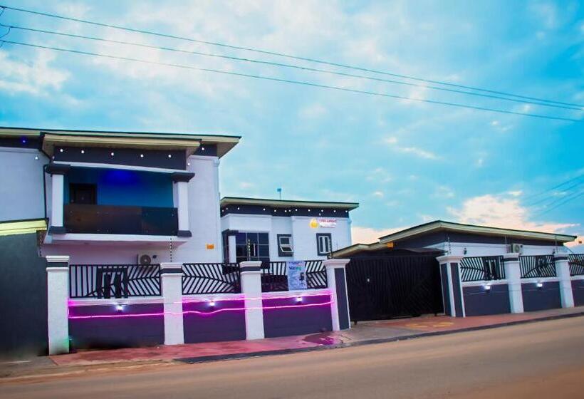 Trillions Hotel And Apartment