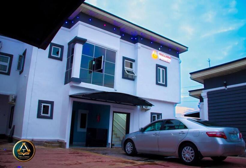 Trillions Hotel And Apartment