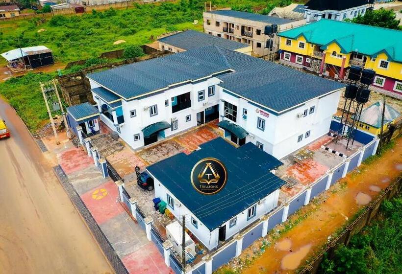 Trillions Hotel And Apartment