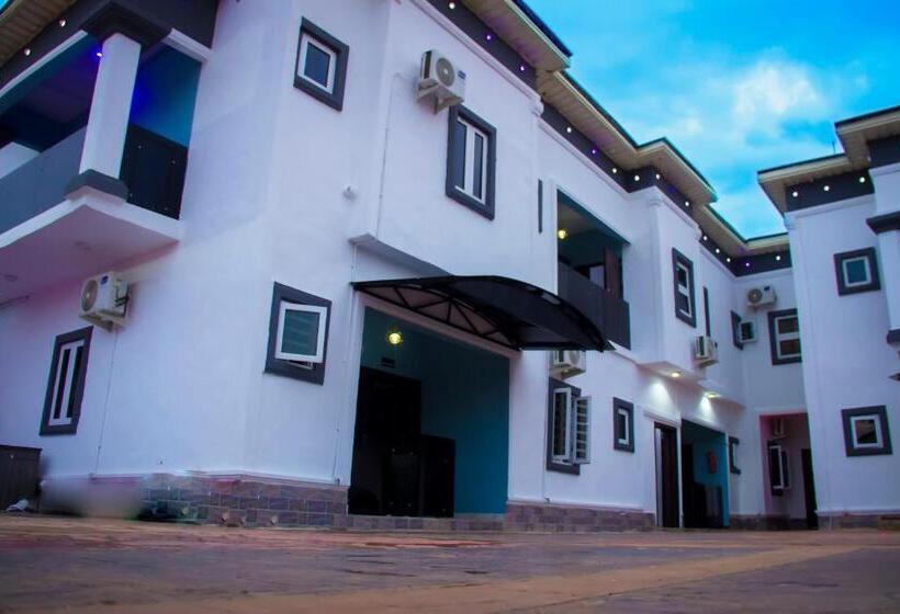 Trillions Hotel And Apartment