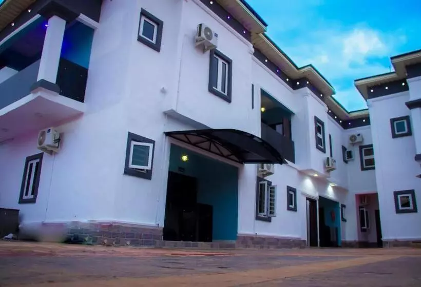 Trillions Hotel And Apartment