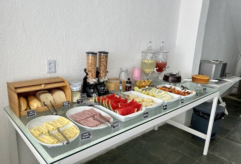 هاستل Kyros Pousada