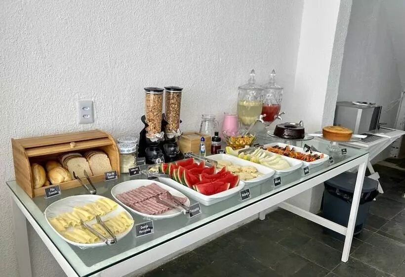 ユースホステル Kyros Pousada