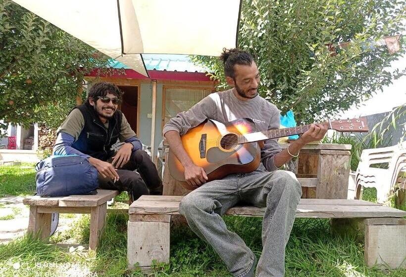 Bed and Breakfast Flying Monk Huts And Restaurant