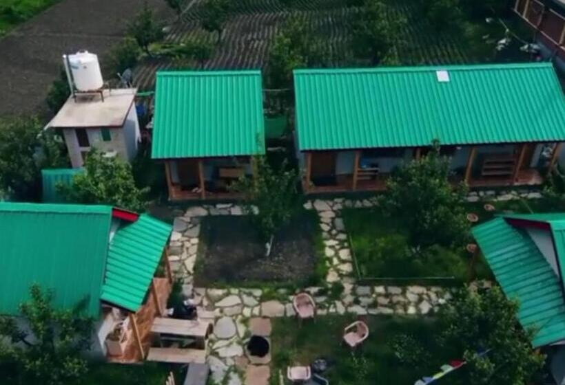 Bed and Breakfast Flying Monk Huts And Restaurant