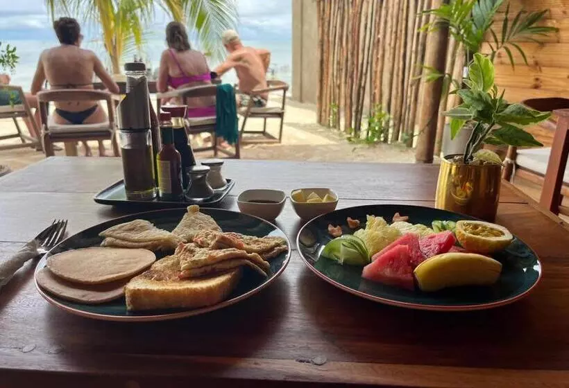 Hotelli Aluna Beach Apartments