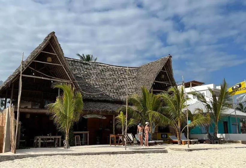 Hotelli Aluna Beach Apartments