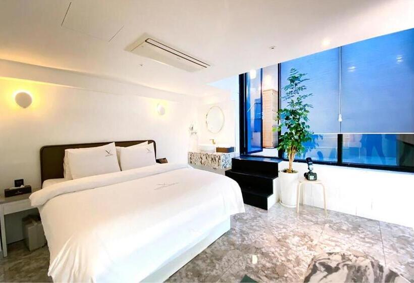 Hotel Garden Pool Villa Lee Chung Jung