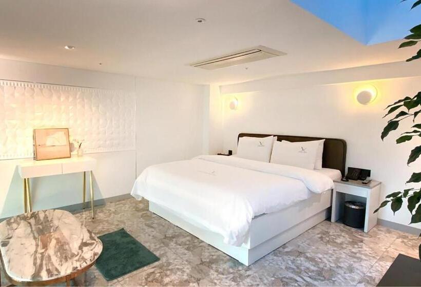 Hotel Garden Pool Villa Lee Chung Jung