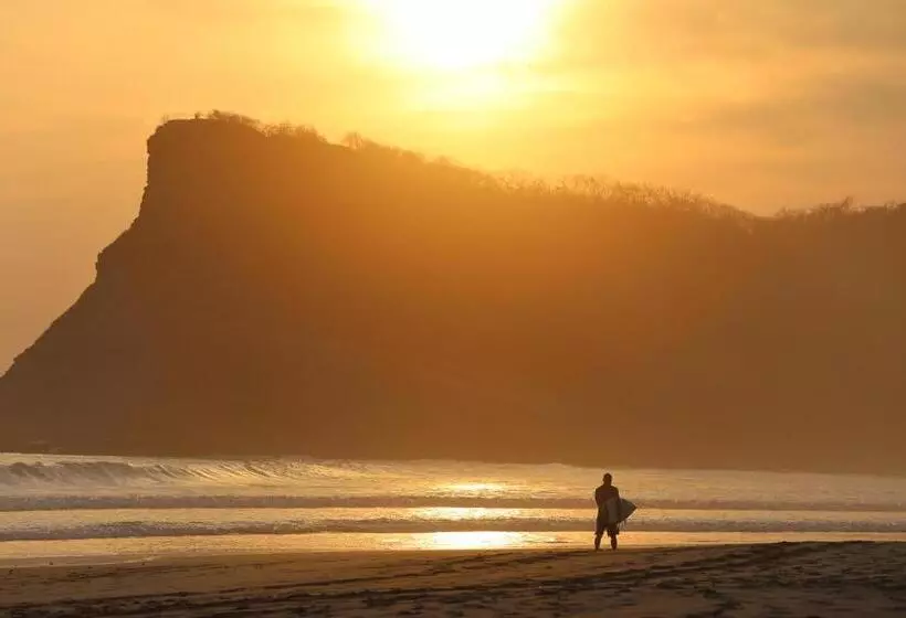 Hotelli Hide And Seek Resort