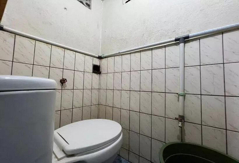 Hotelli Oyo 93429 Pondok Surya