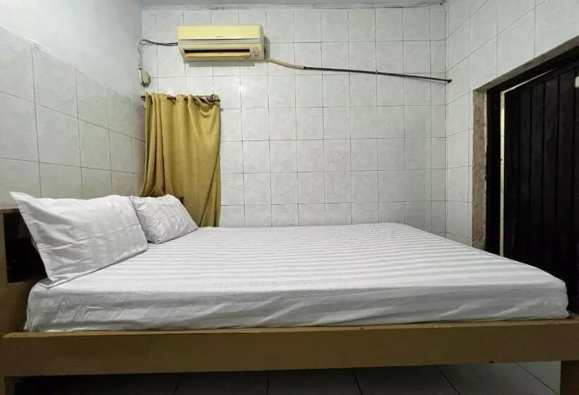 Hotelli Oyo 93429 Pondok Surya