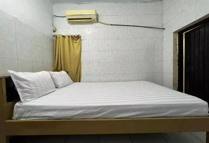 Hotelli Oyo 93429 Pondok Surya