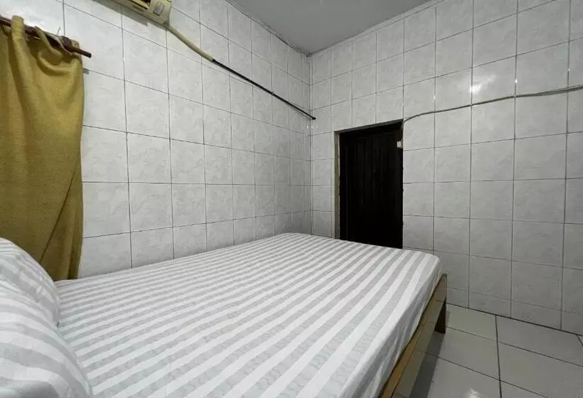 Hotelli Oyo 93429 Pondok Surya